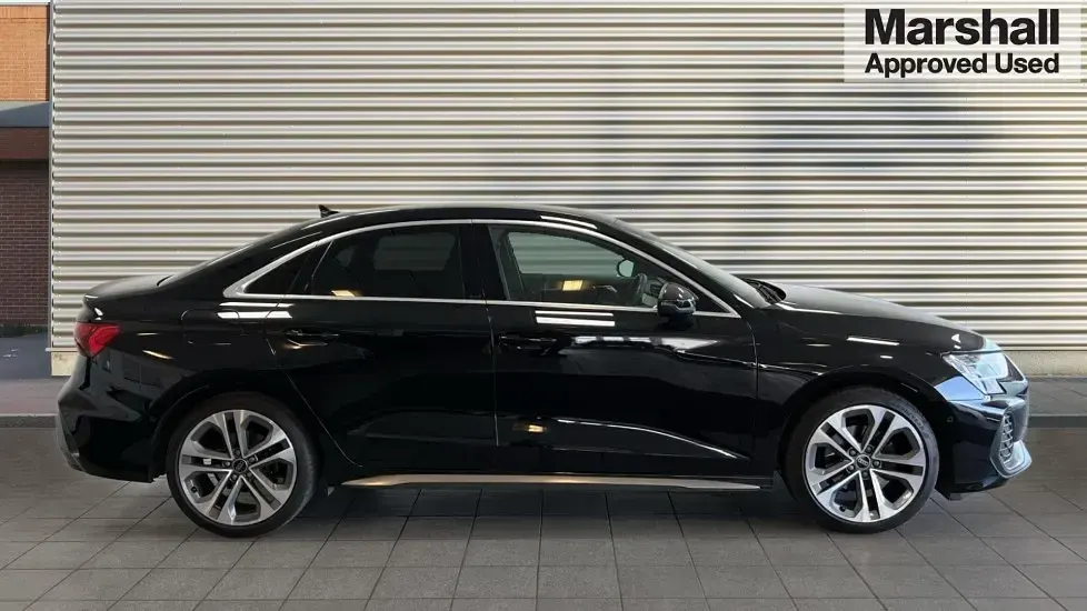 Begagnad Audi A3 S-Line 150 HK (110 kW) 2024 Svart Sedan