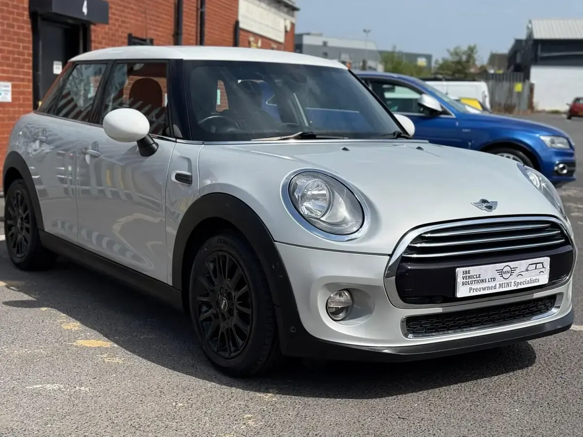 Used Mini Cooper Hatch 136 HP (100 kW) 2016 Silver Hatchback