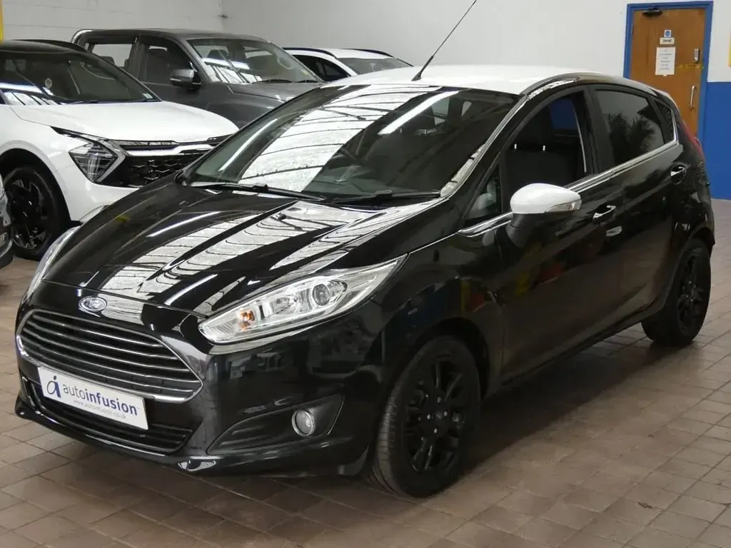 Usado Ford Fiesta Zetec 2016 Negro Utilitario