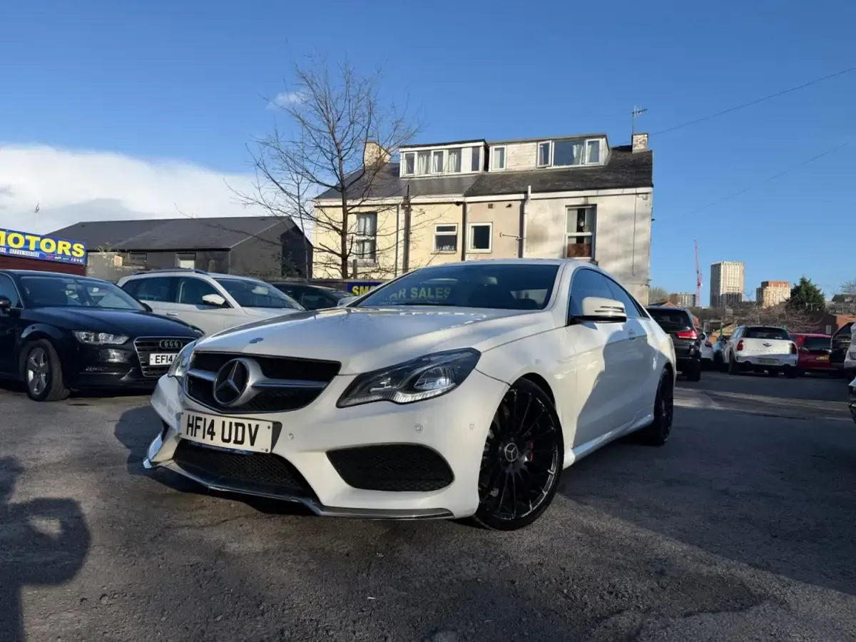 Gebraucht Mercedes E220 AMG 2014 Weiß Coupé