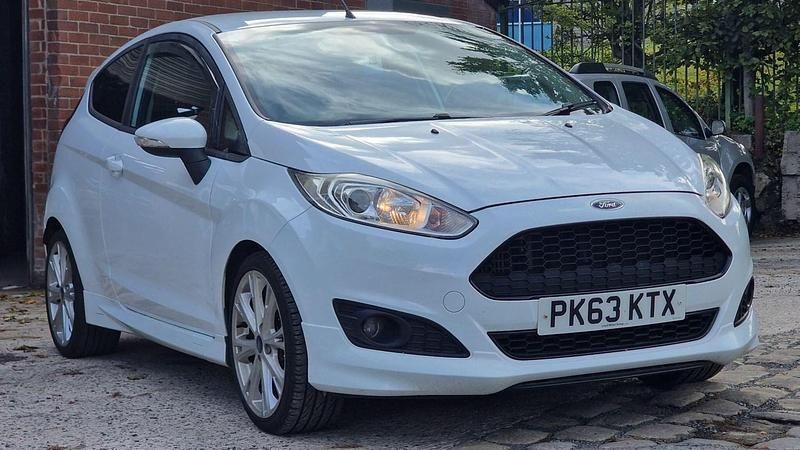 White Used 2013 Ford Fiesta Zetec Hatchback | £3,770 (Fair price) - Image 1/4
