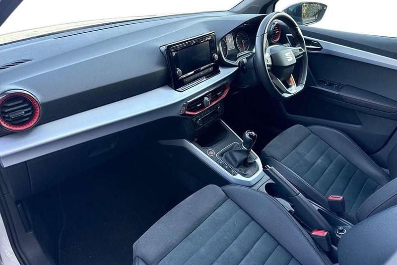 Used Seat Arona FR 110 HP (80 kW) 2022 White SUV