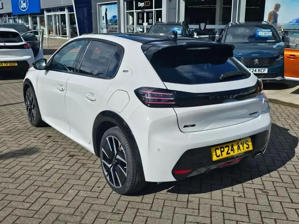 Used Peugeot 208 GT 99 HP (72 kW) 2024 White Hatchback