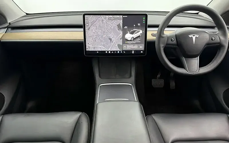Used Tesla Model Y Standard Range 219 kW (299 HP) 2022 White SUV
