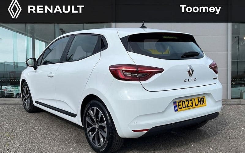 Used Renault Clio V Evolution 145 HP (106 kW) 2022 White  Hatchback
