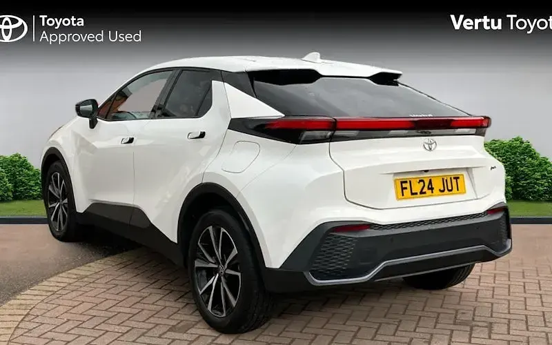 Used Toyota C-HR Design 140 HP (102 kW) 2026 SUV