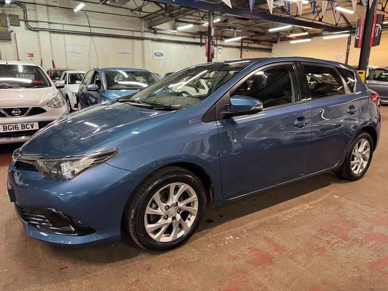 Used Toyota Auris 2016 Blue Hatchback