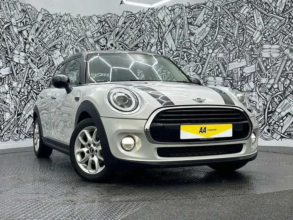 Używany Mini Cooper Hatch 136 KM (100 kW) 2018 Srebrny Hatchback