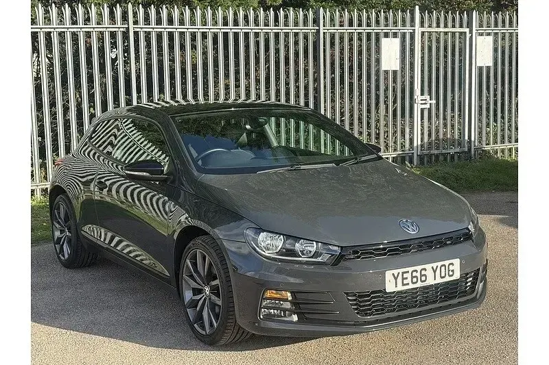Usado VW Scirocco Black Edition 150 HP (110 kW) 2016 Cinzento Coupé