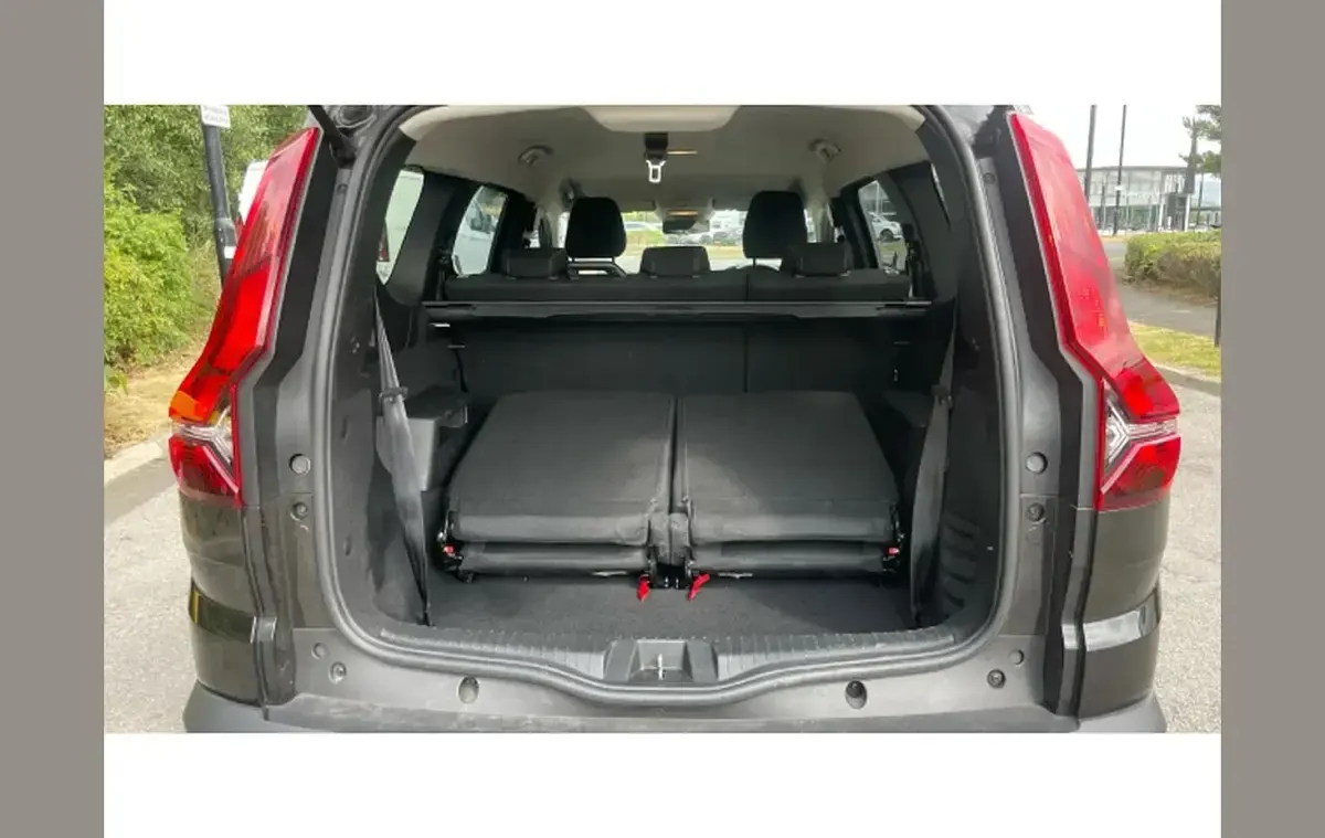 Used Dacia Jogger Expression 108 HP (79 kW) 2025 Black MPV