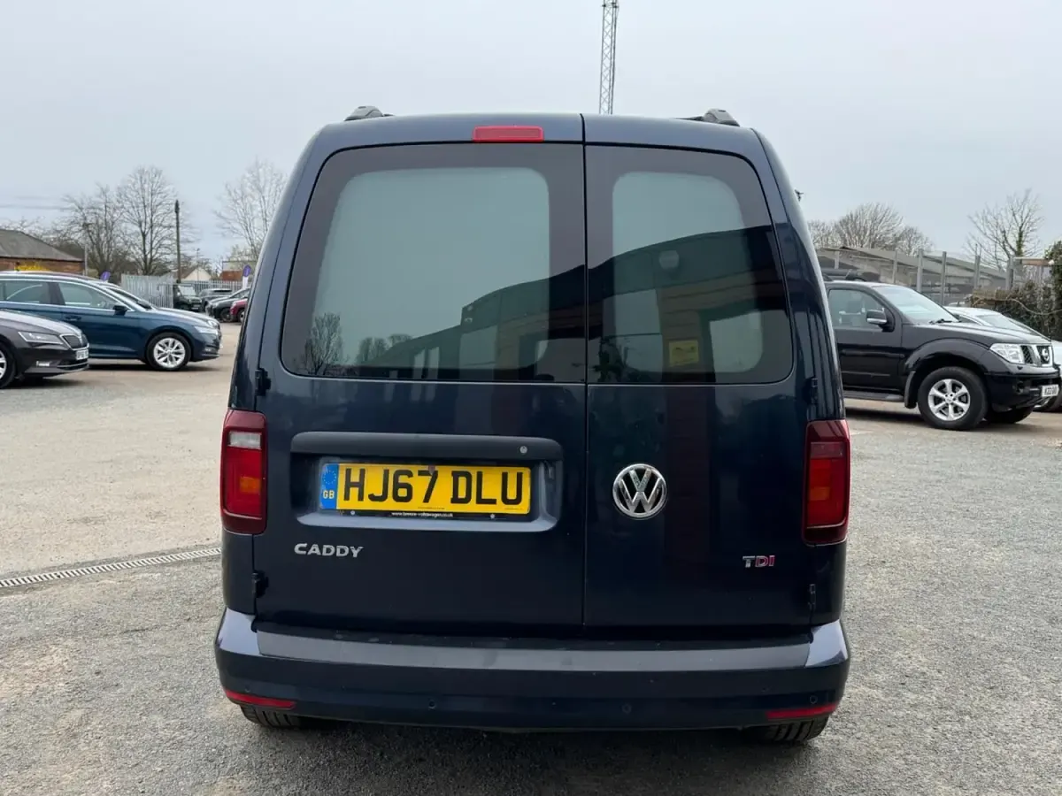 Used VW Caddy Highline 150 HP (110 kW) 2017 Blue MPV