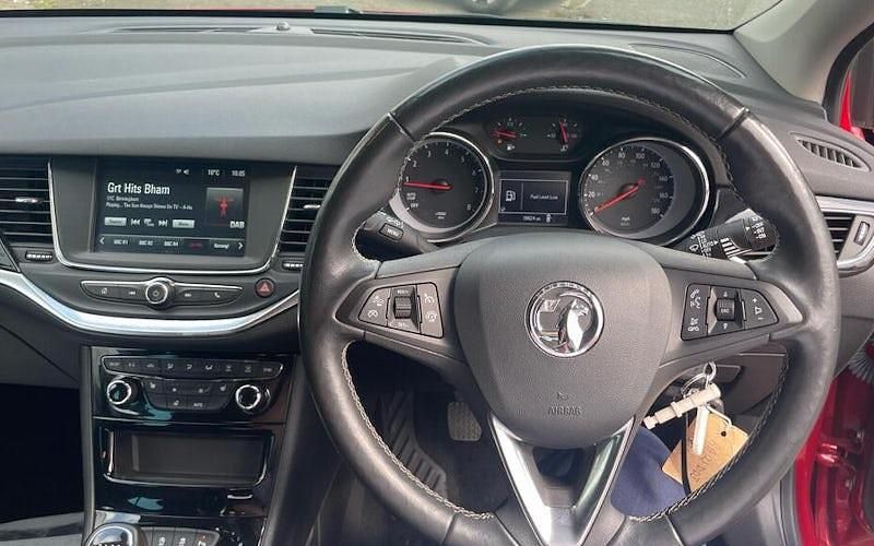Second-hand Vauxhall Astra Edition 145 CP (106 kW) 2021 Roșu Hatchback