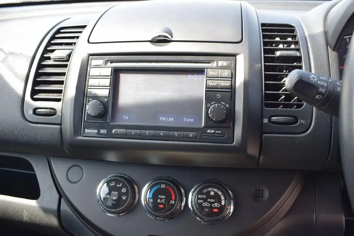 Used Nissan Note N-TEC 110 HP (80 kW) 2012 Red Hatchback