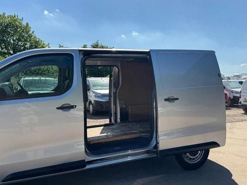 Used Peugeot Expert 120 HP (88 kW) 2019 Silver Van