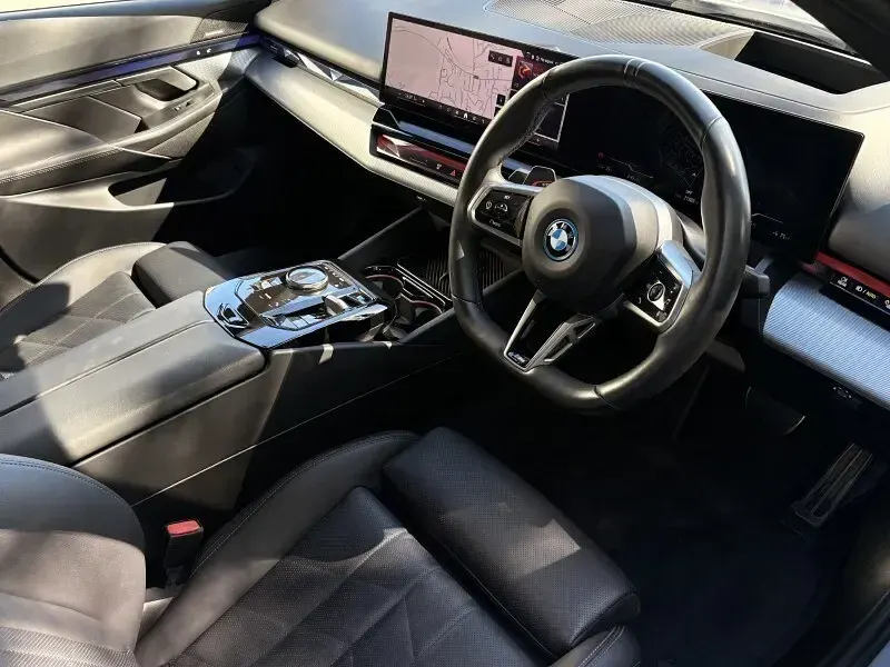 Usado BMW i5 M Sport 250 kW (340 CV) 2023 Gris Berlina