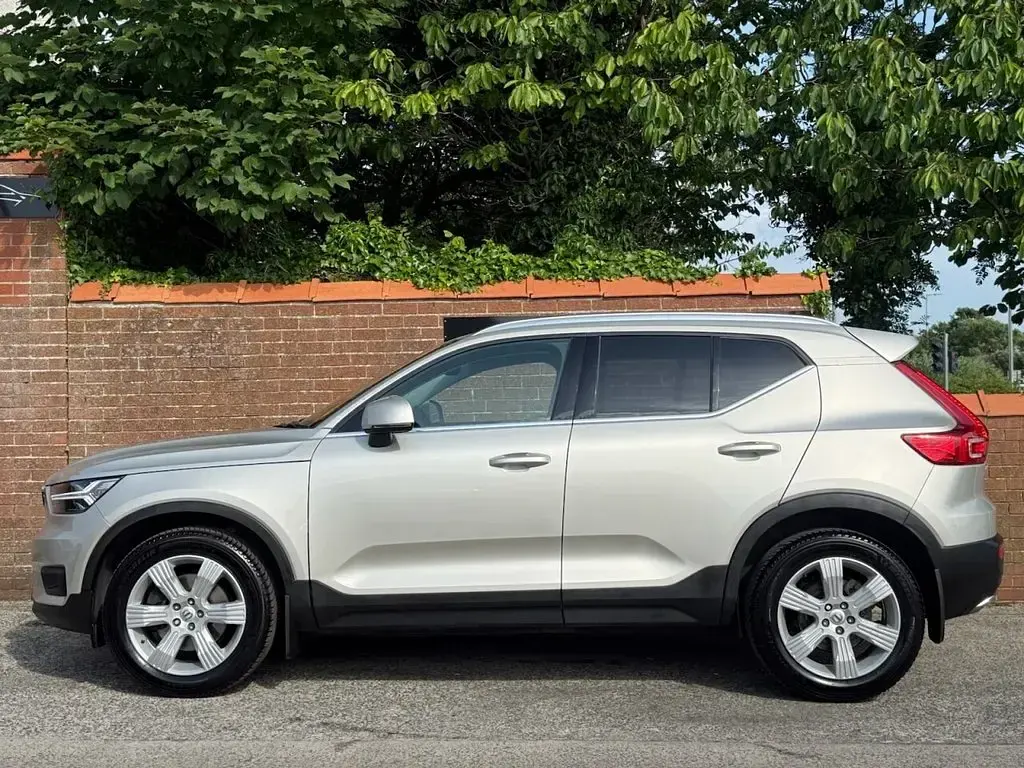 Used Volvo XC40 Inscription 190 HP (139 kW) 2019 Gold SUV