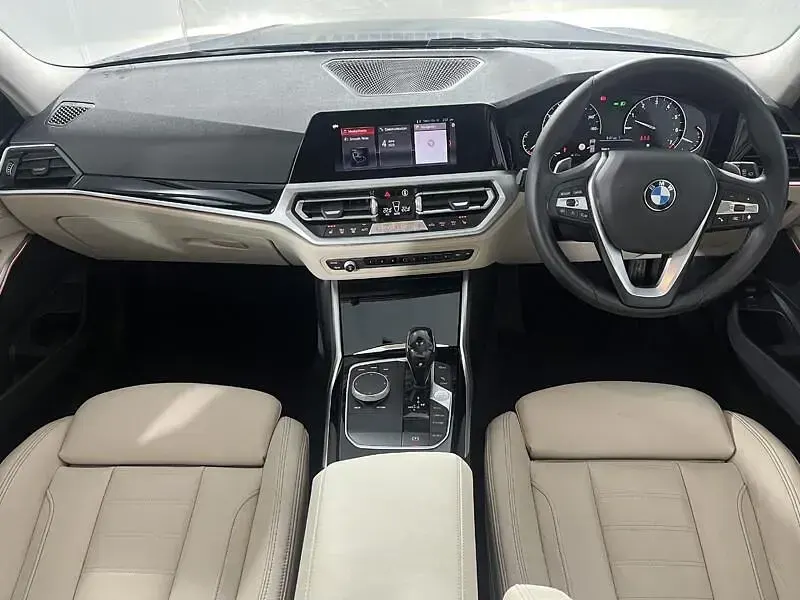 Used BMW 330 Sport Line 258 HP (189 kW) 2019 Blue Estate