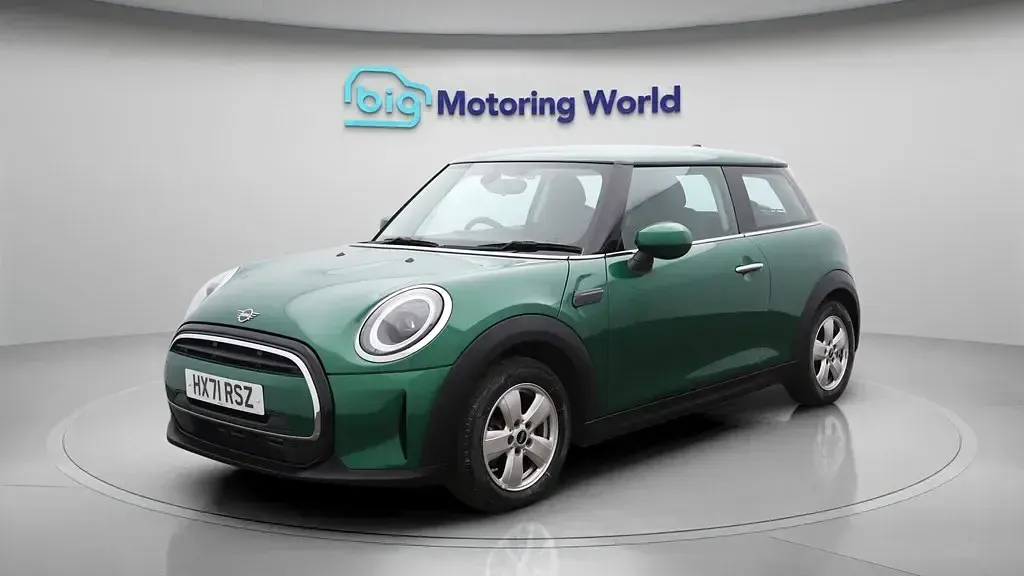 Usado Mini Cooper Classic 136 HP (100 kW) 2022 Verde Citadino