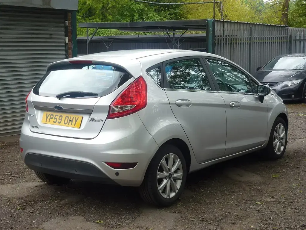 Used Ford Fiesta Zetec 67 HP (49 kW) 2009 Silver Hatchback