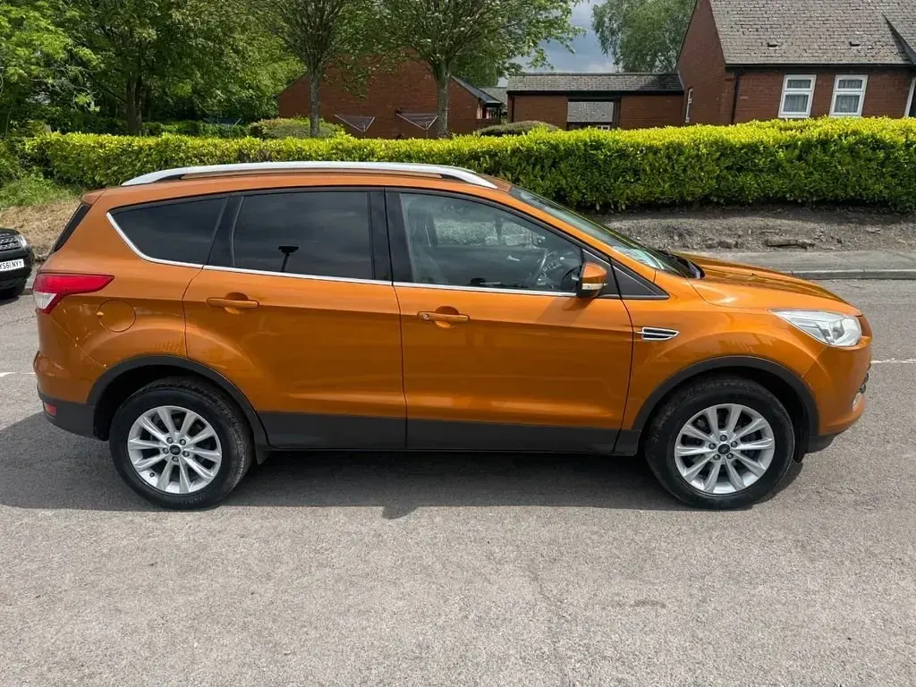 Używany Ford Kuga Titanium 180 KM (132 kW) 2015 Pomarańczowy SUV
