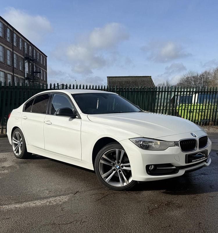 Used BMW 320 Sport Line 184 HP (135 kW) 2012 White Sedan