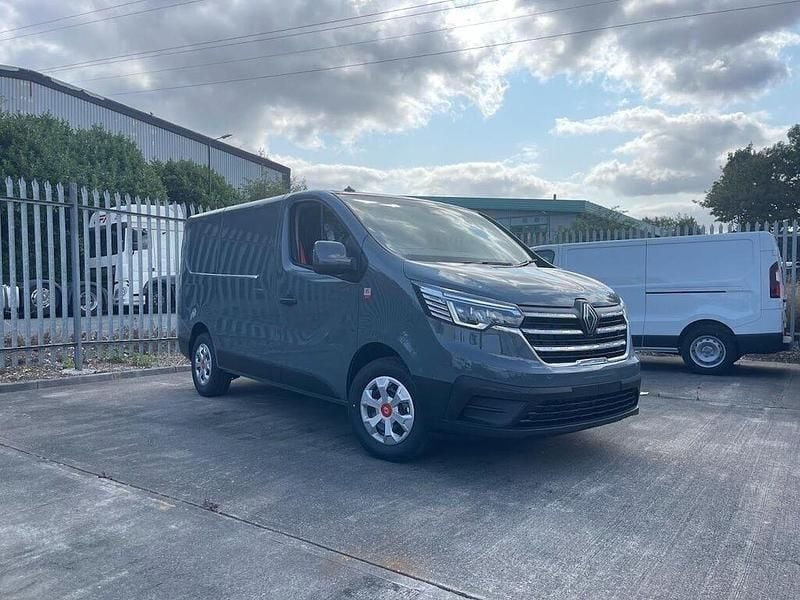 New Renault Trafic 2025 Urban grey MPV