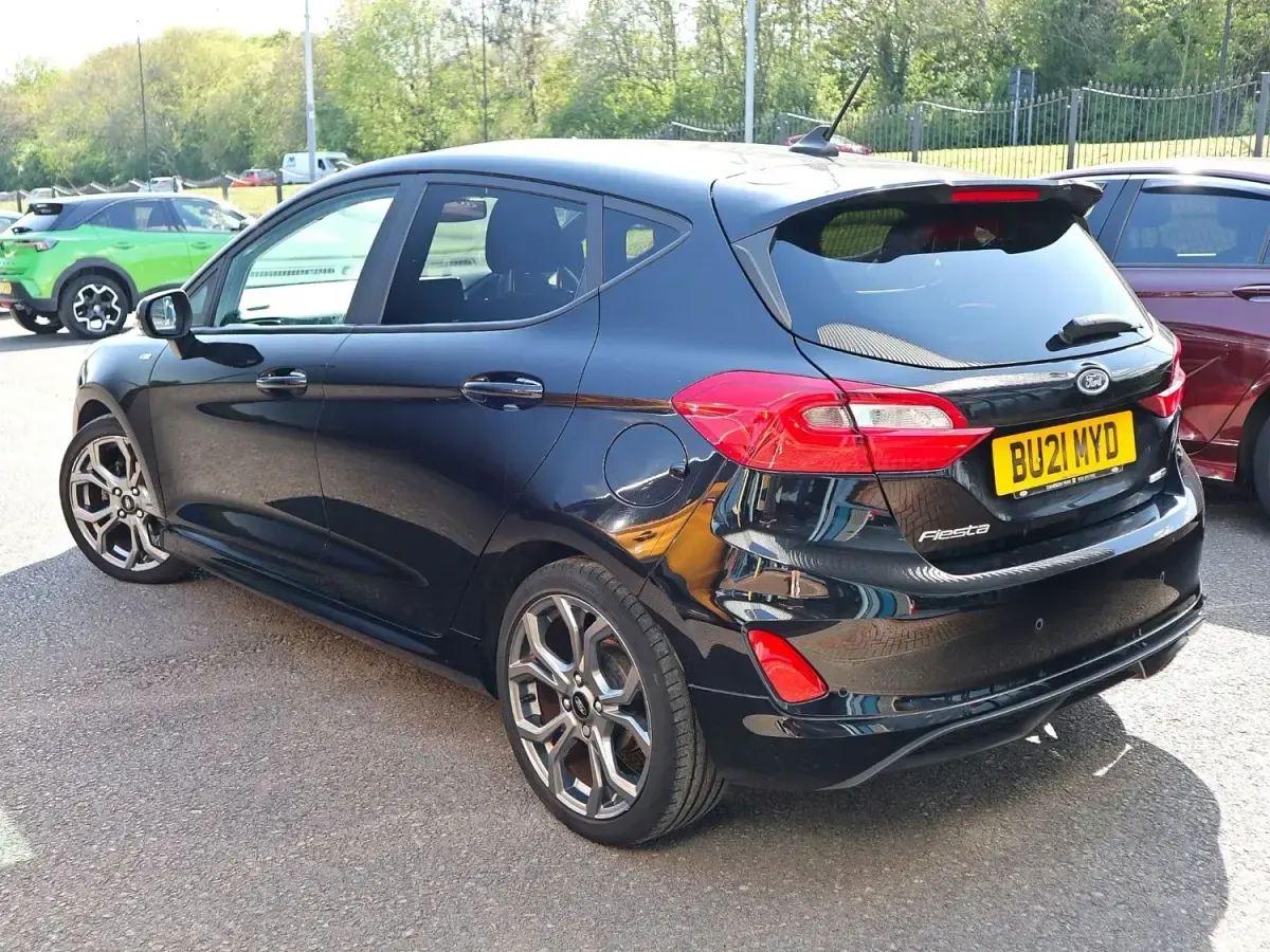 Begagnad Ford Fiesta ST-Line 2021 Svart Halvkombi