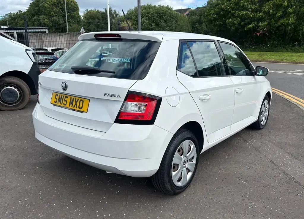 Used Skoda Fabia 60 HP (44 kW) 2015 White Hatchback