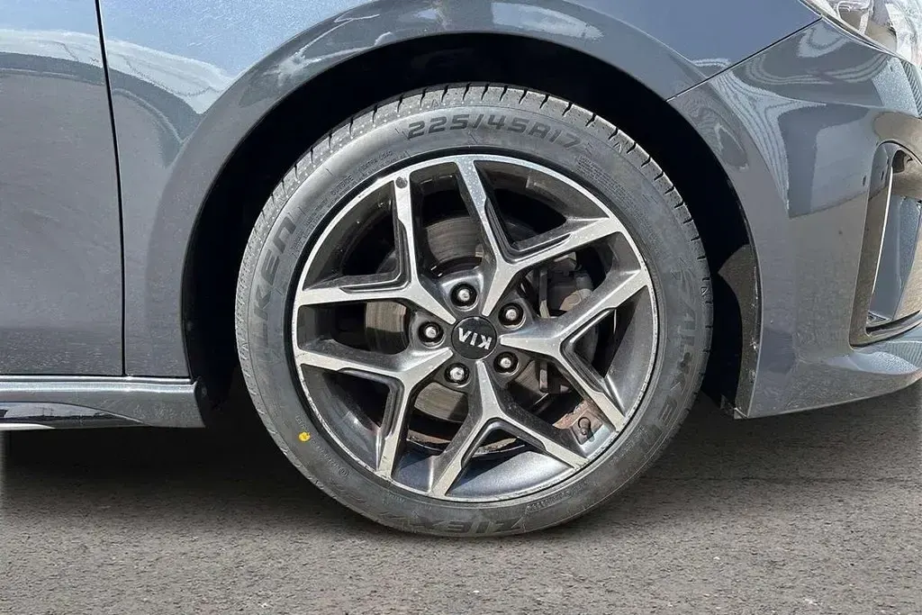 Second-hand Kia Ceed GT-Line 158 CP (116 kW) 2021 Gri Hatchback