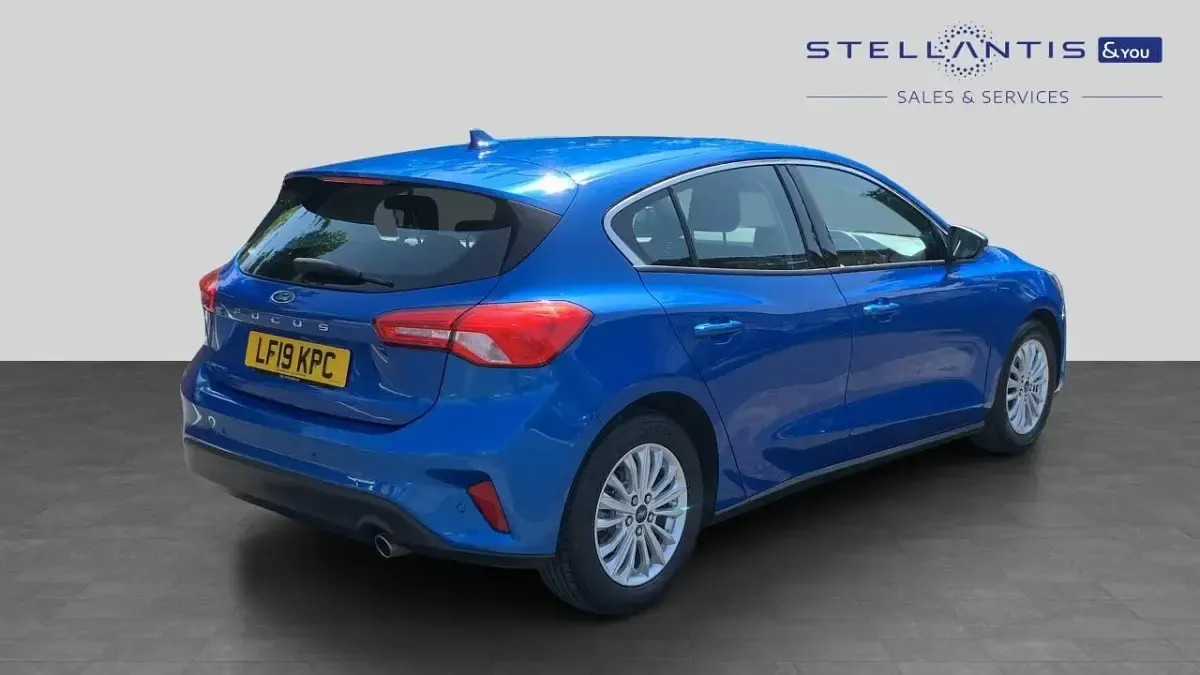 Used Ford Focus Titanium 123 HP (90 kW) 2019 Blue Hatchback