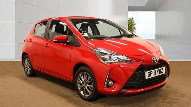 Used Toyota Yaris 111 HP (81 kW) 2019 Red Hatchback