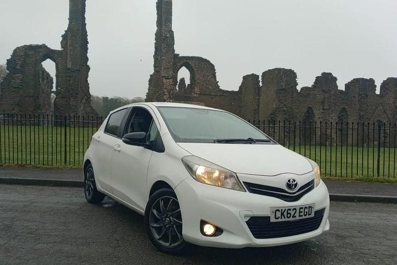 Used Toyota Yaris Trend 99 HP (72 kW) 2012 White Hatchback