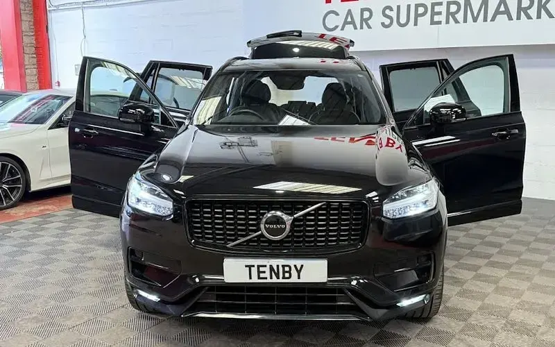 Used Volvo XC90 R-Design 250 HP (183 kW) 2021 Black SUV