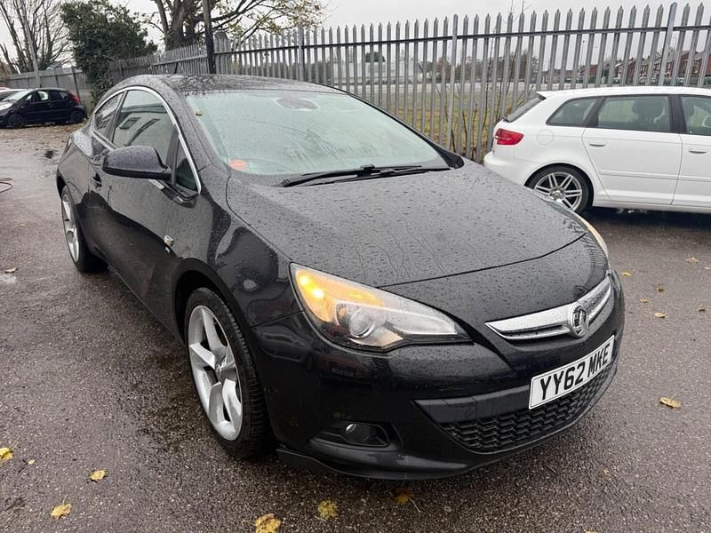 Black Used 2012 Vauxhall Astra GTC SRi Hatchback | £2,499 (Fair price) - Image 1/4