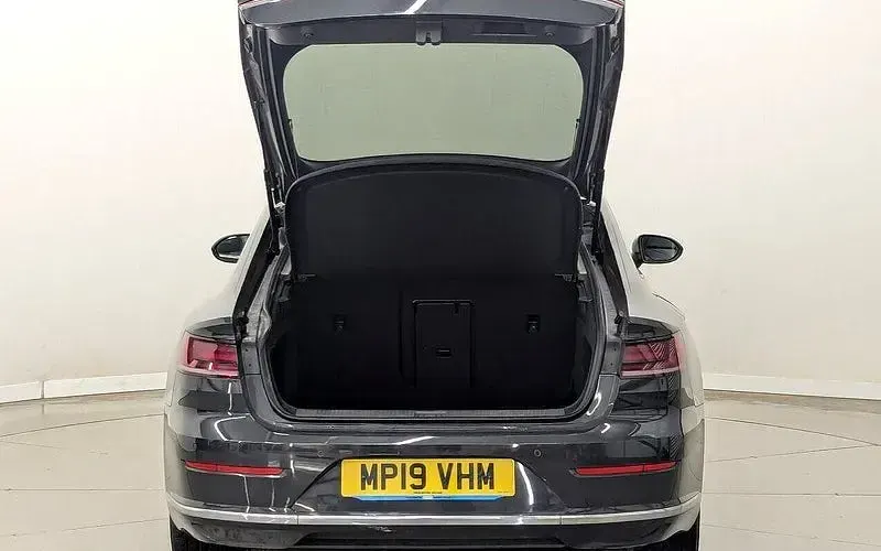Used VW Arteon Elegance 150 HP (110 kW) 2018 Hatchback
