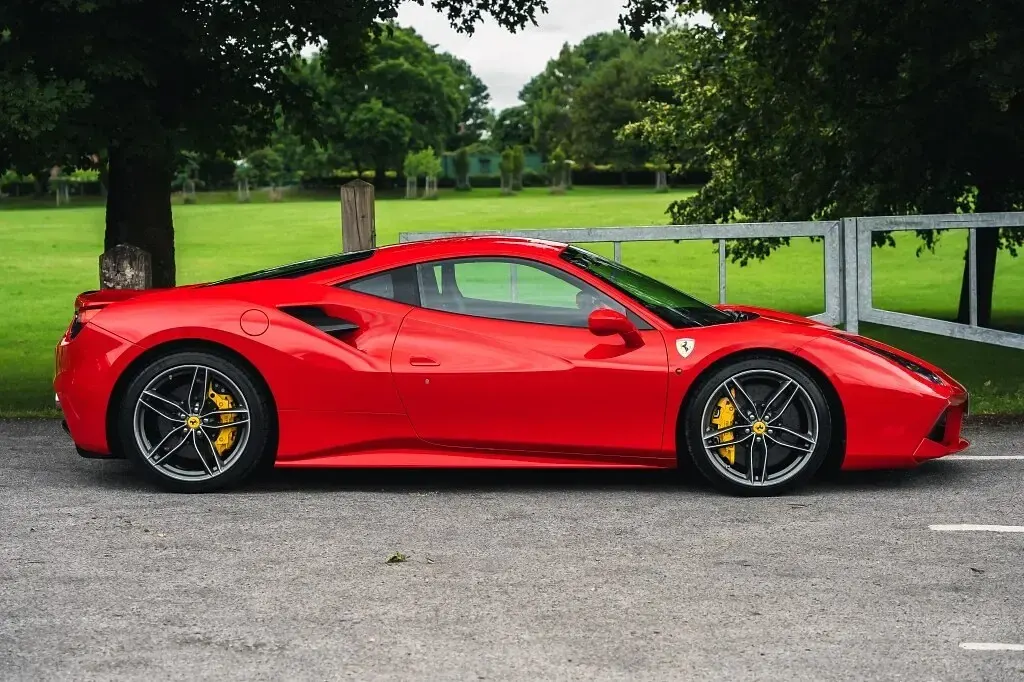 Used Ferrari 488 670 HP (492 kW) 2017 Red Coupe