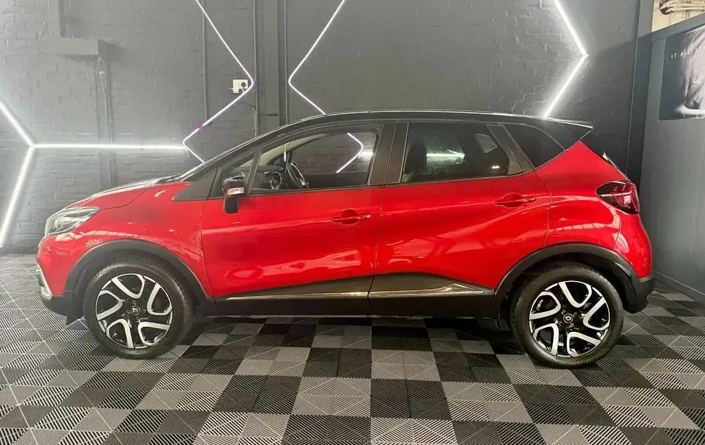 Used Renault Captur Iconic 90 HP (66 kW) 2019 Red SUV