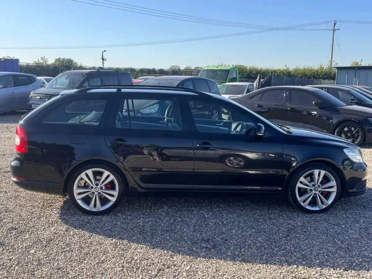 Begagnad Skoda Octavia vRS 200 HK (147 kW) 2011 Svart Kombi