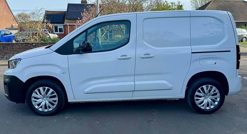 Used Peugeot Partner Premium 131 HP (96 kW) 2023 White MPV