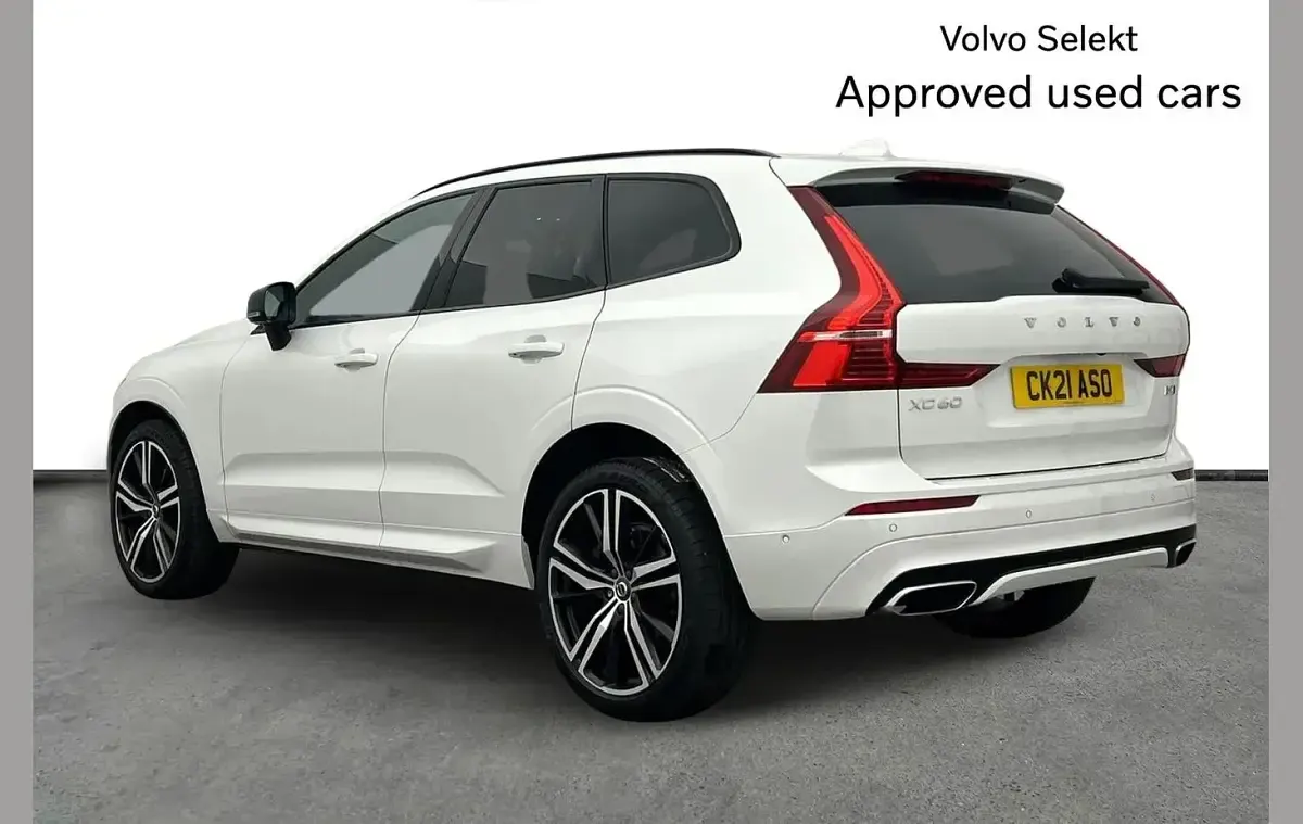 Used Volvo XC60 R-Design 194 HP (142 kW) 2021 White SUV