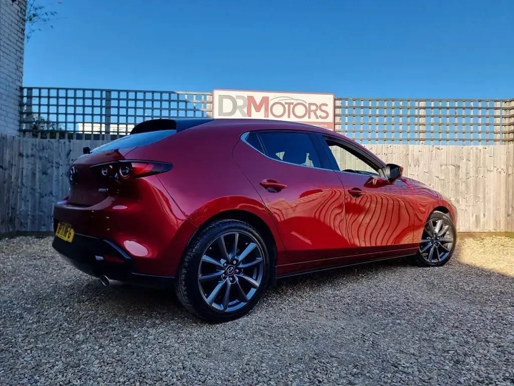 Usado Mazda 3 Inclusive 122 CV (89 kW) 2022 Rojo Utilitario