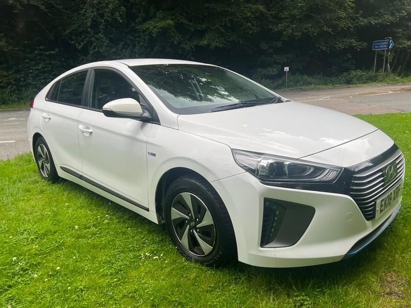 White Used 2018 Hyundai Ioniq SE Sedan | £5,999 - Image 1/4