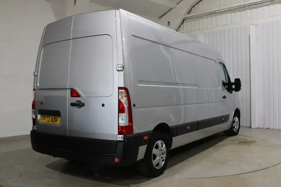 Used Renault Master 135 HP (99 kW) 2023 Grey MPV