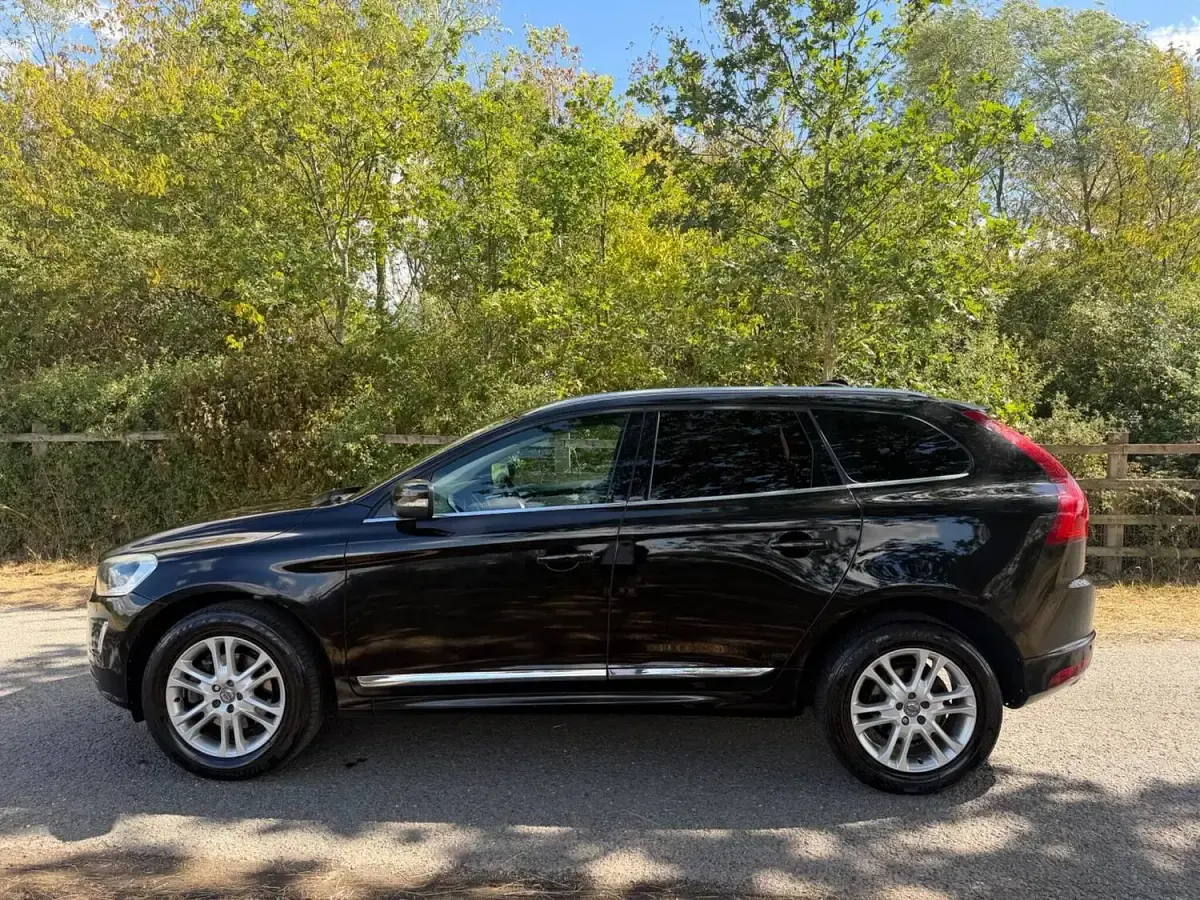 Used Volvo XC60 SE Lux 2016 Black SUV