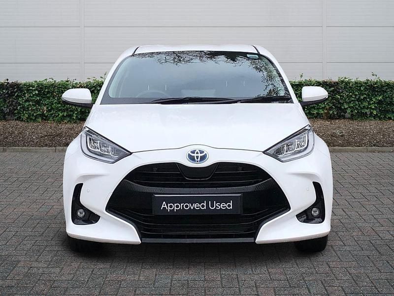 Used Toyota Yaris Hybrid Design 2023 White Hatchback