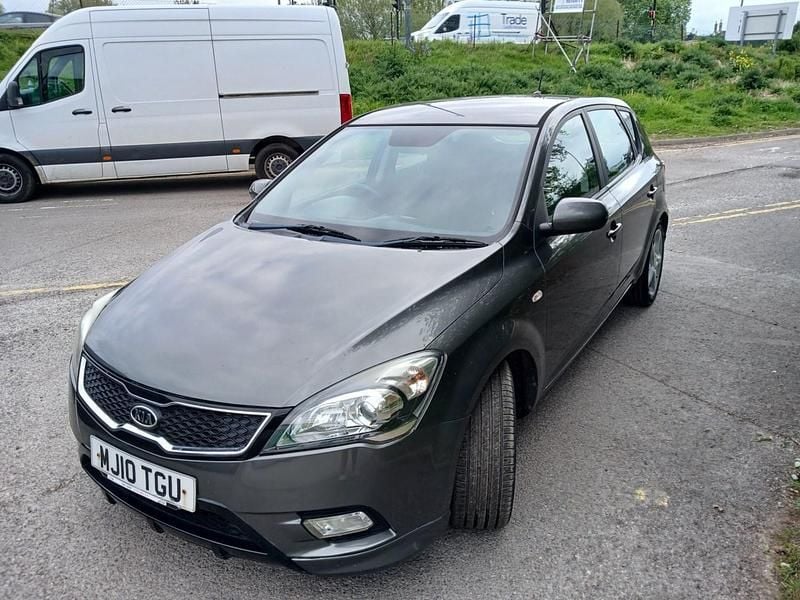 Usado Kia Ceed 2010 Cinzento Citadino
