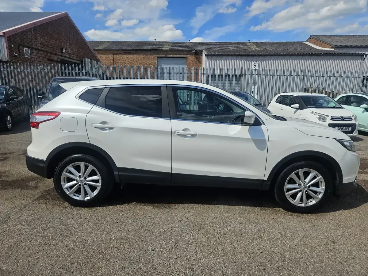 Used Nissan Qashqai Acenta Premium 110 HP (80 kW) 2014 White SUV