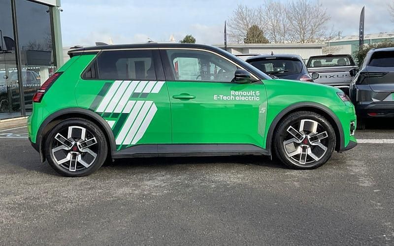 Used Renault 5 E-Tech Komfort 110 kW (150 HP) 2025 Hatchback