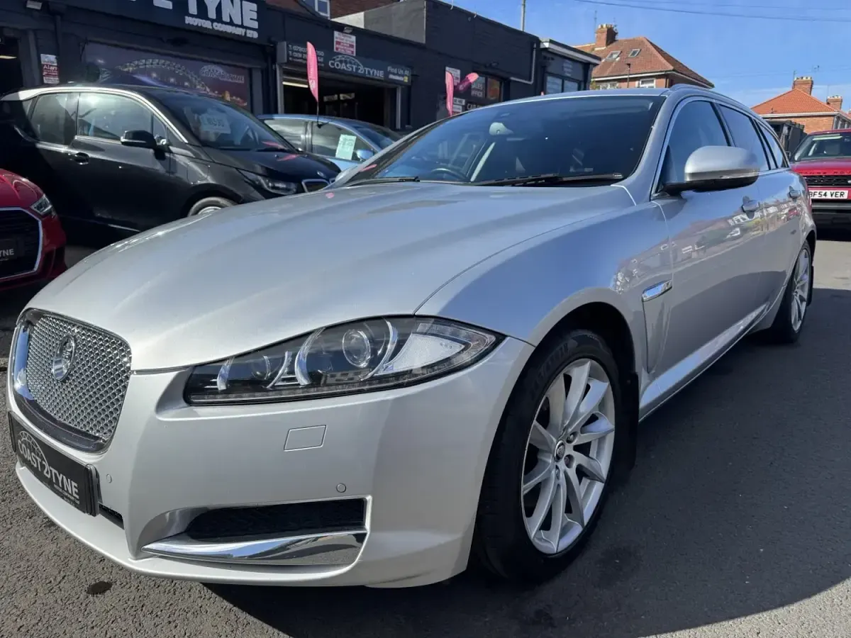 Begagnad Jaguar XF Premium Luxury 2013 Silver Kombi