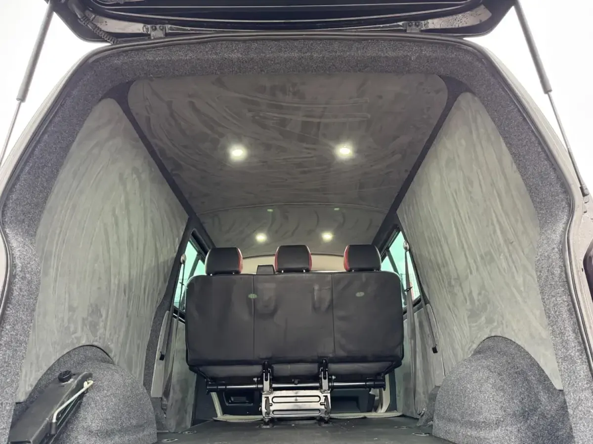 Second-hand VW Transporter Sportline 201 CP (147 kW) 2017 Negru Van